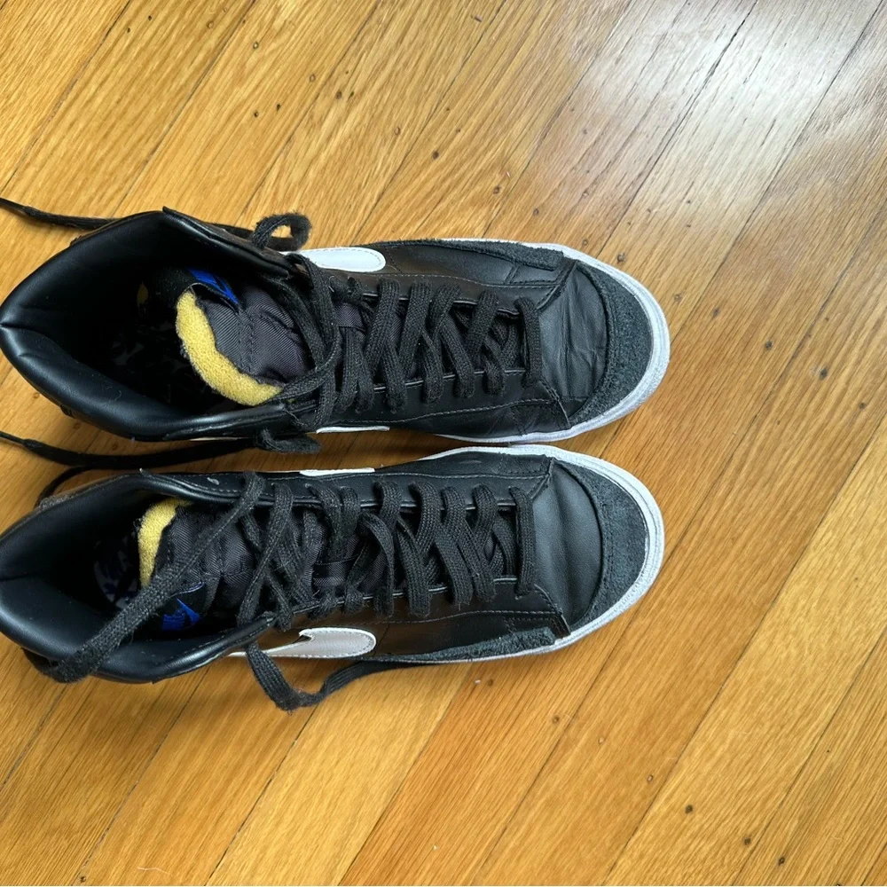 Women’s Nike Blazer 77 Mid Vintage Sneakers - Picture 4 of 6